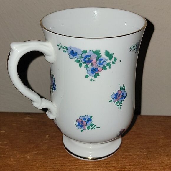 ROYAL VICTORIA PEDESTAL WHITE WITH BLUE FLORAL FINE BONE CHINA TEA CUP - Picture 4 of 10